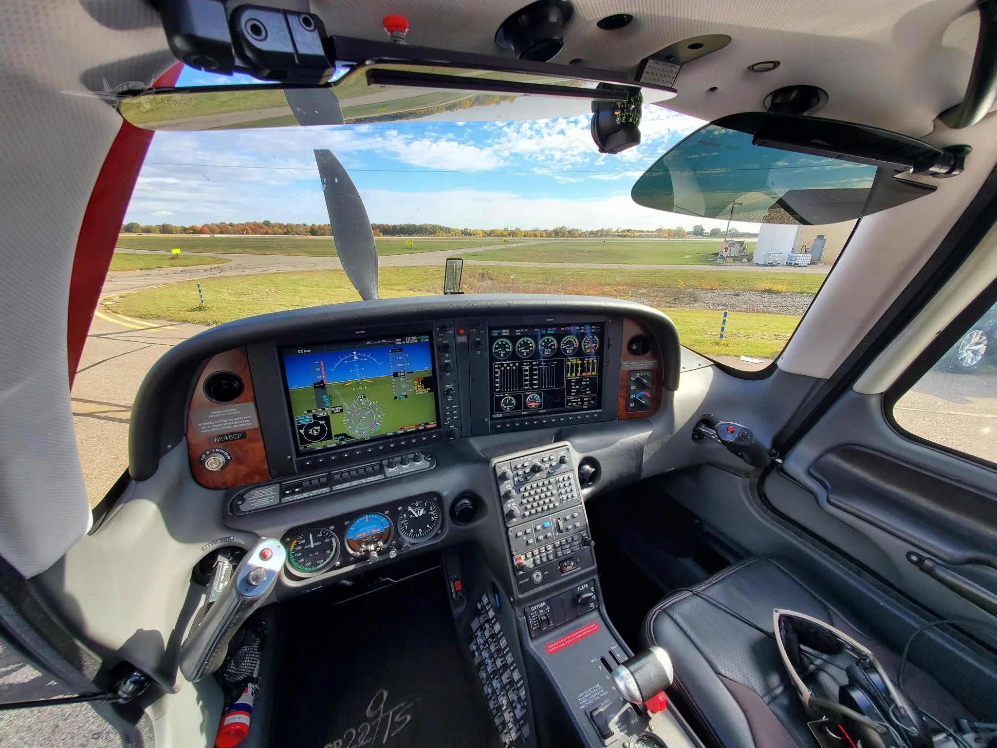 Cockpit and instrument panel of a 2008 CIRRUS SR22-G3 TURBO.