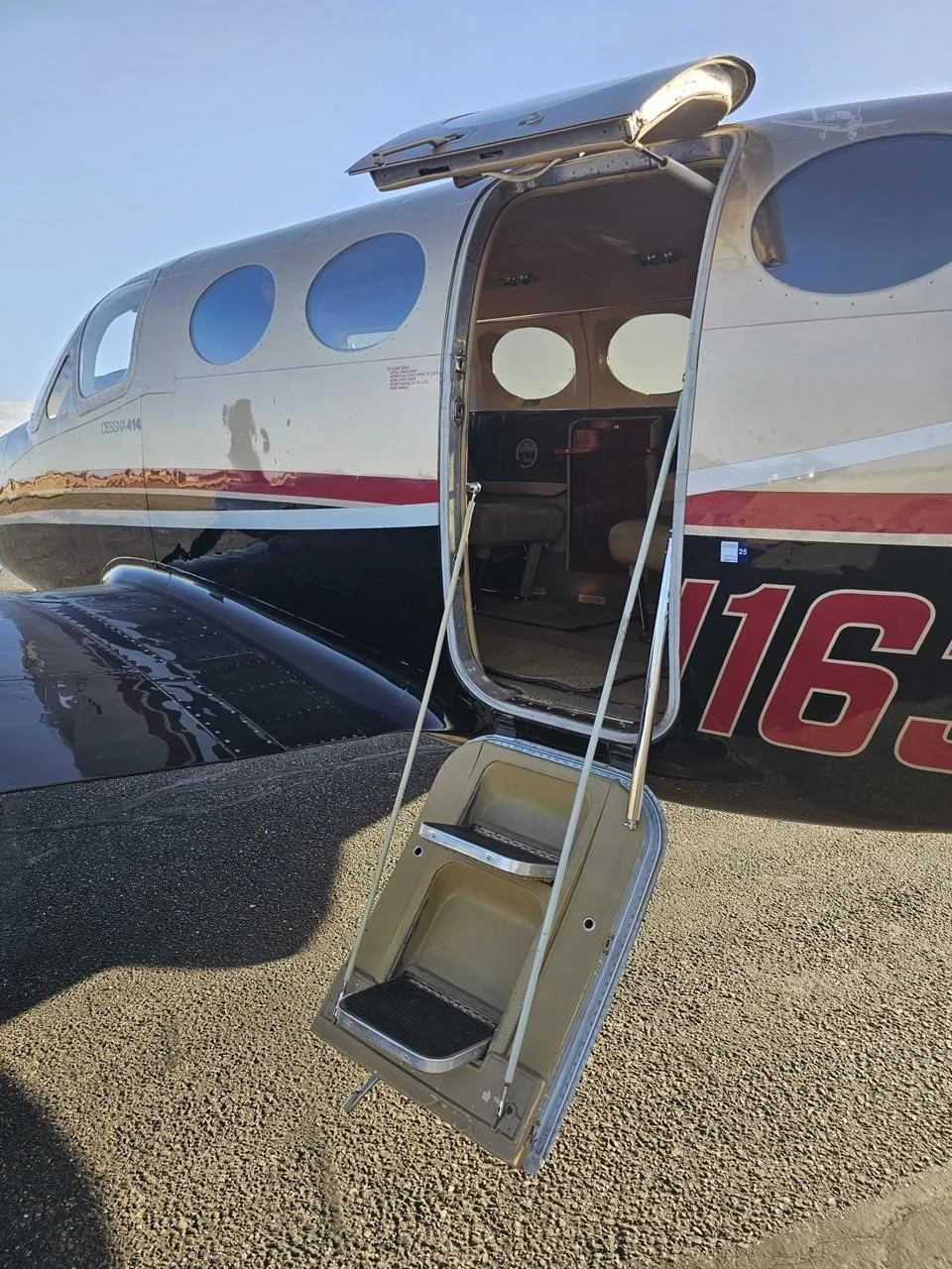 Exterior view of a 1973 CESSNA 414, N1637T.