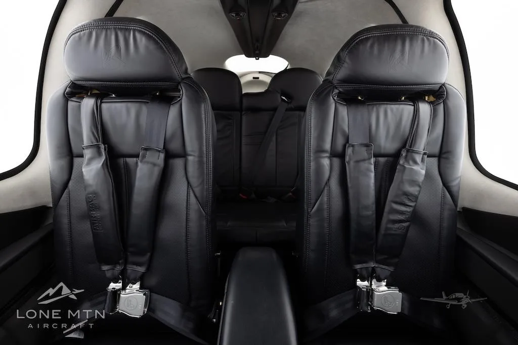 Cabin interior of a 2024 CIRRUS SR20-G7.