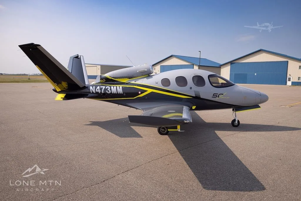 Exterior view of a 2019 CIRRUS VISION SF50-G2, N473MM.