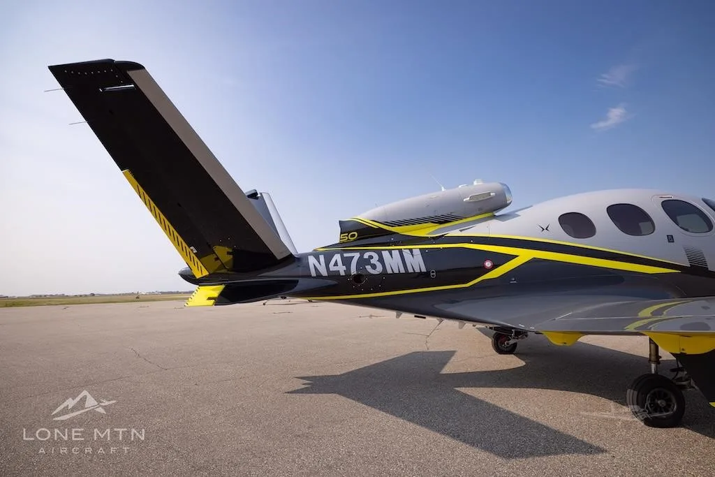 Exterior view of a 2019 CIRRUS VISION SF50-G2, N473MM.