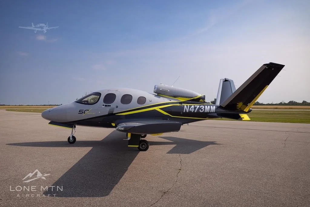 Exterior view of a 2019 CIRRUS VISION SF50-G2, N473MM.