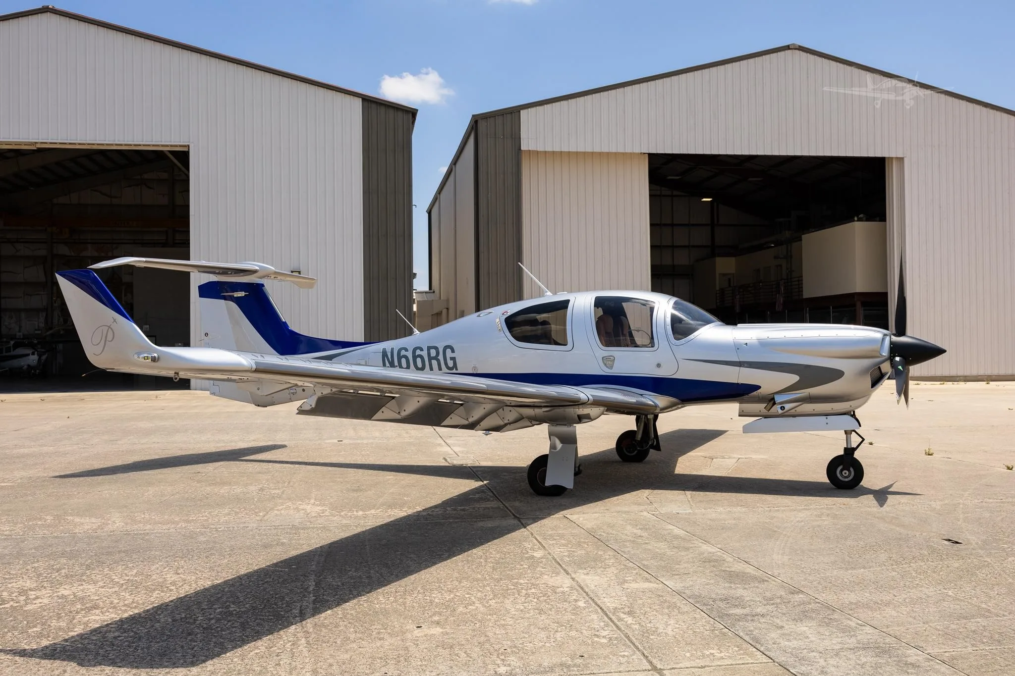 Exterior view of a 2024 DIAMOND DA50 RG, N66RG.