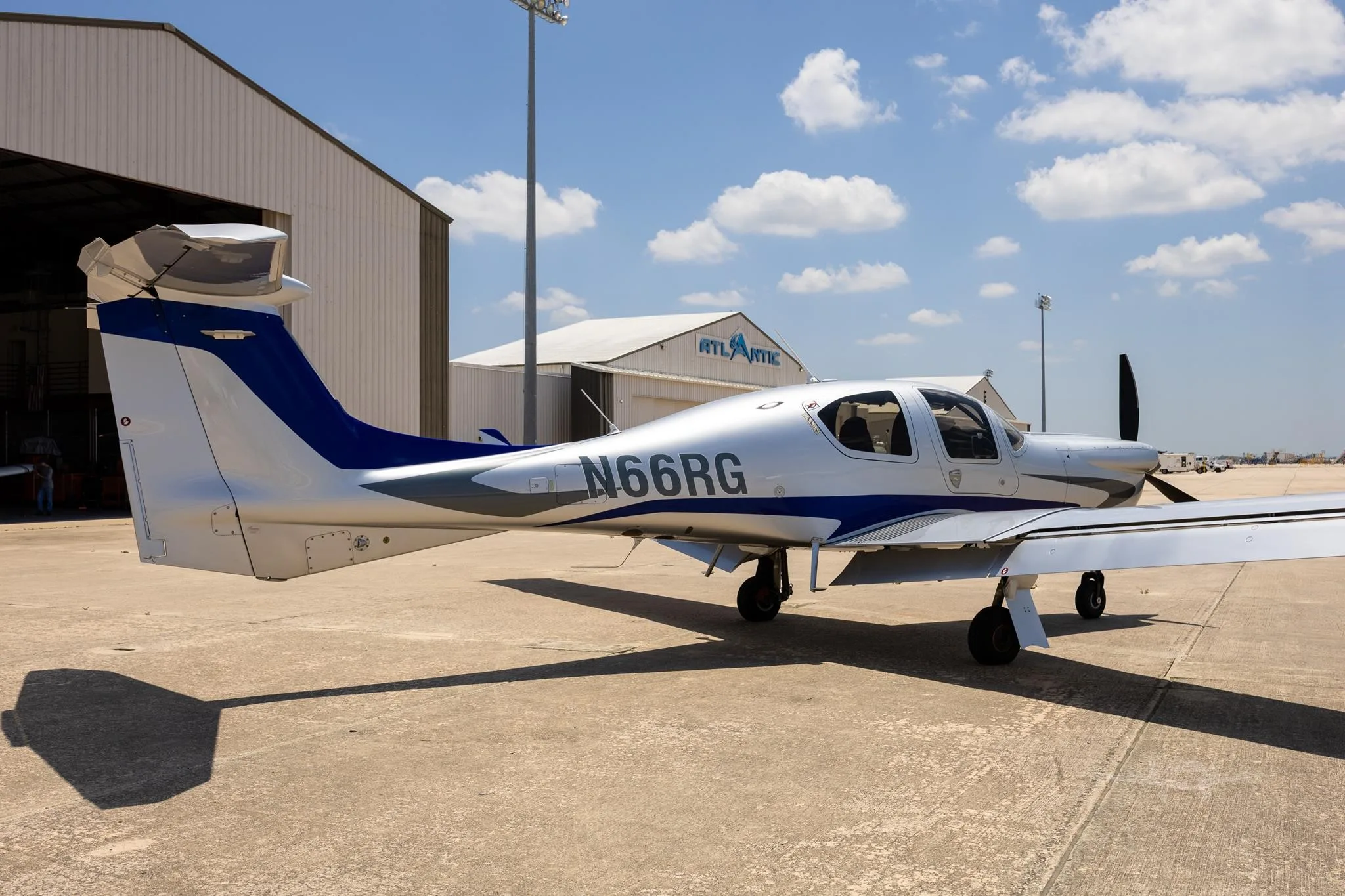 Exterior view of a 2024 DIAMOND DA50 RG, N66RG.