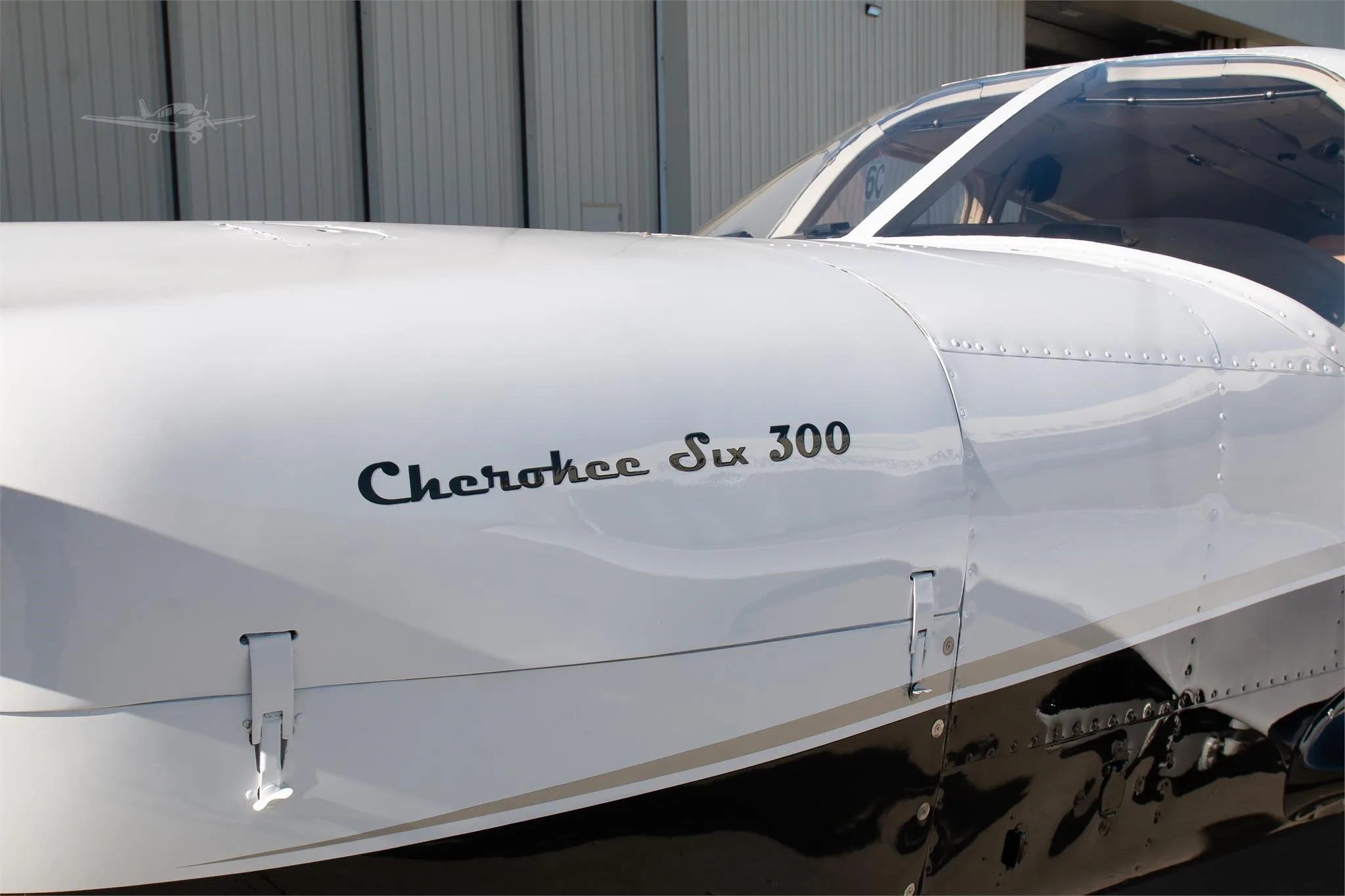 Exterior view of a 1967 PIPER CHEROKEE 6/300, N4070R.