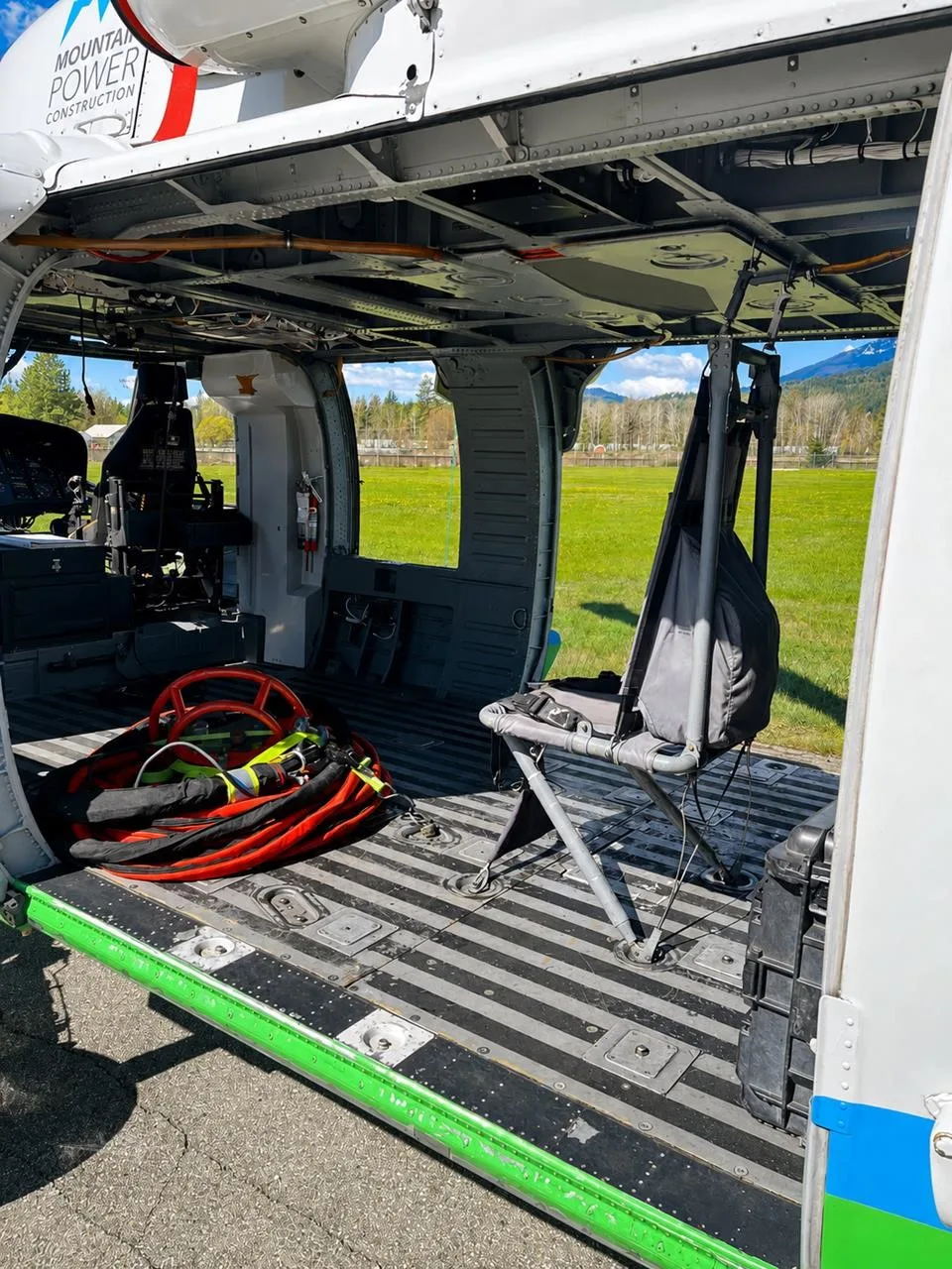 Cockpit and instrument panel of a 1987 SIKORSKY UH-60A BLACK HAWK.