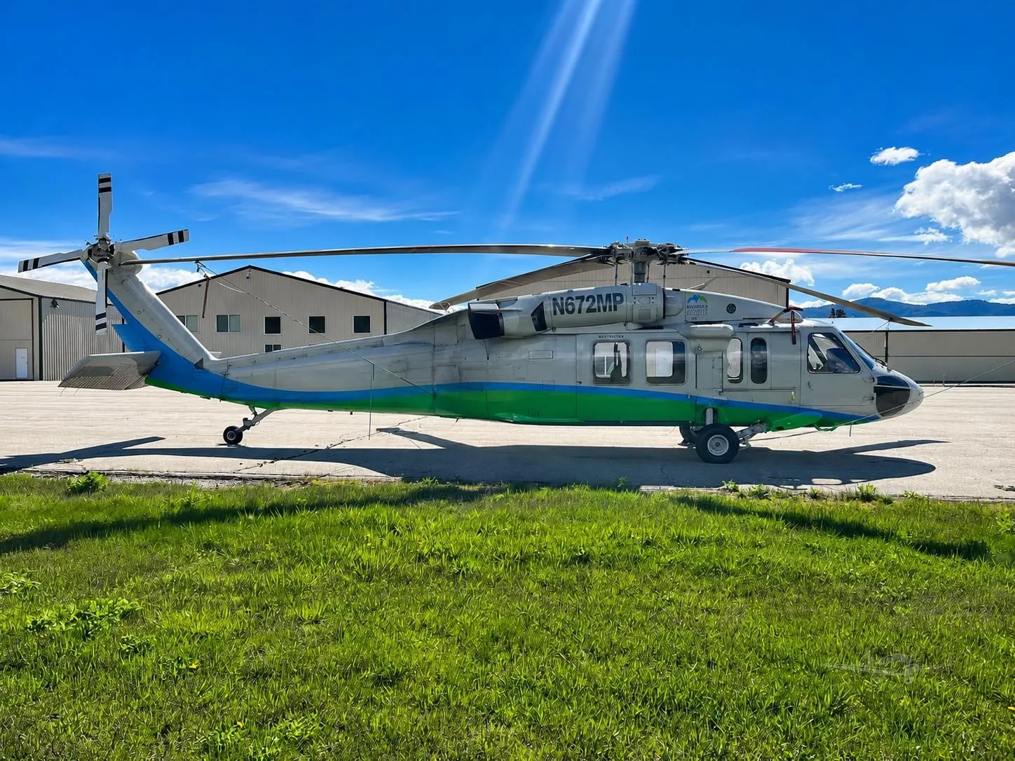 Exterior view of a 1987 SIKORSKY UH-60A BLACK HAWK.