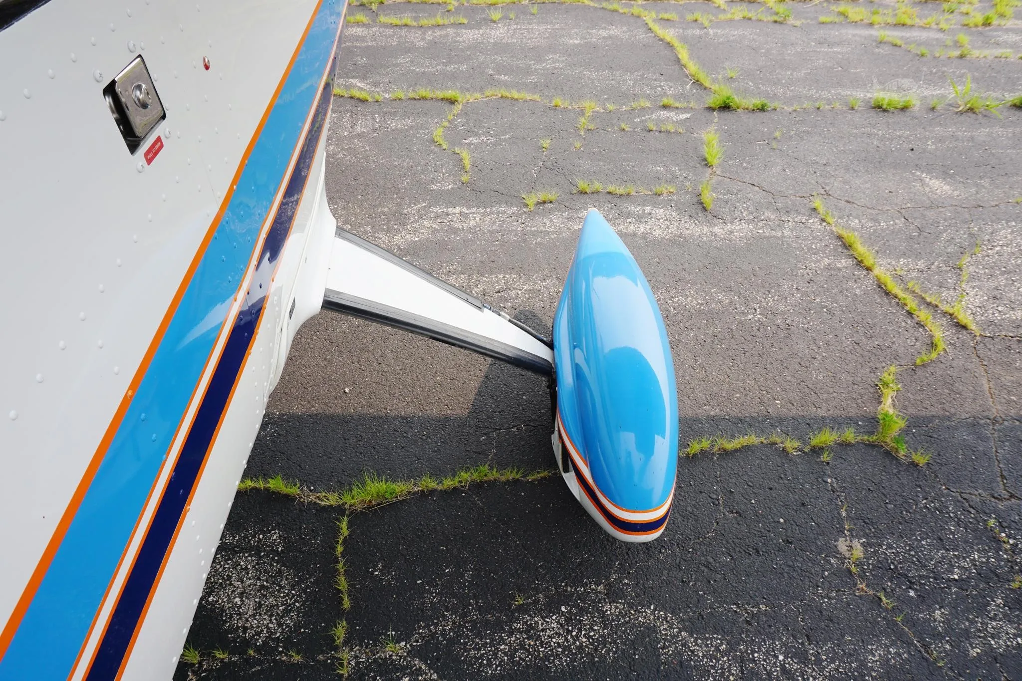 Exterior view of a 2004 VULCANAIR P.68C, N68VR.