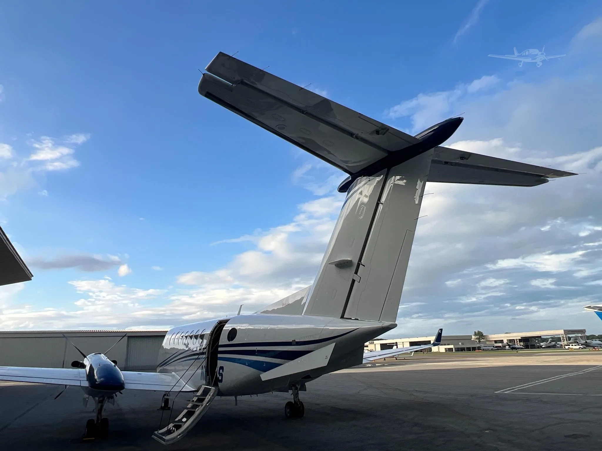 Exterior view of a 2018 BEECHCRAFT KING AIR 350I, N88XS.