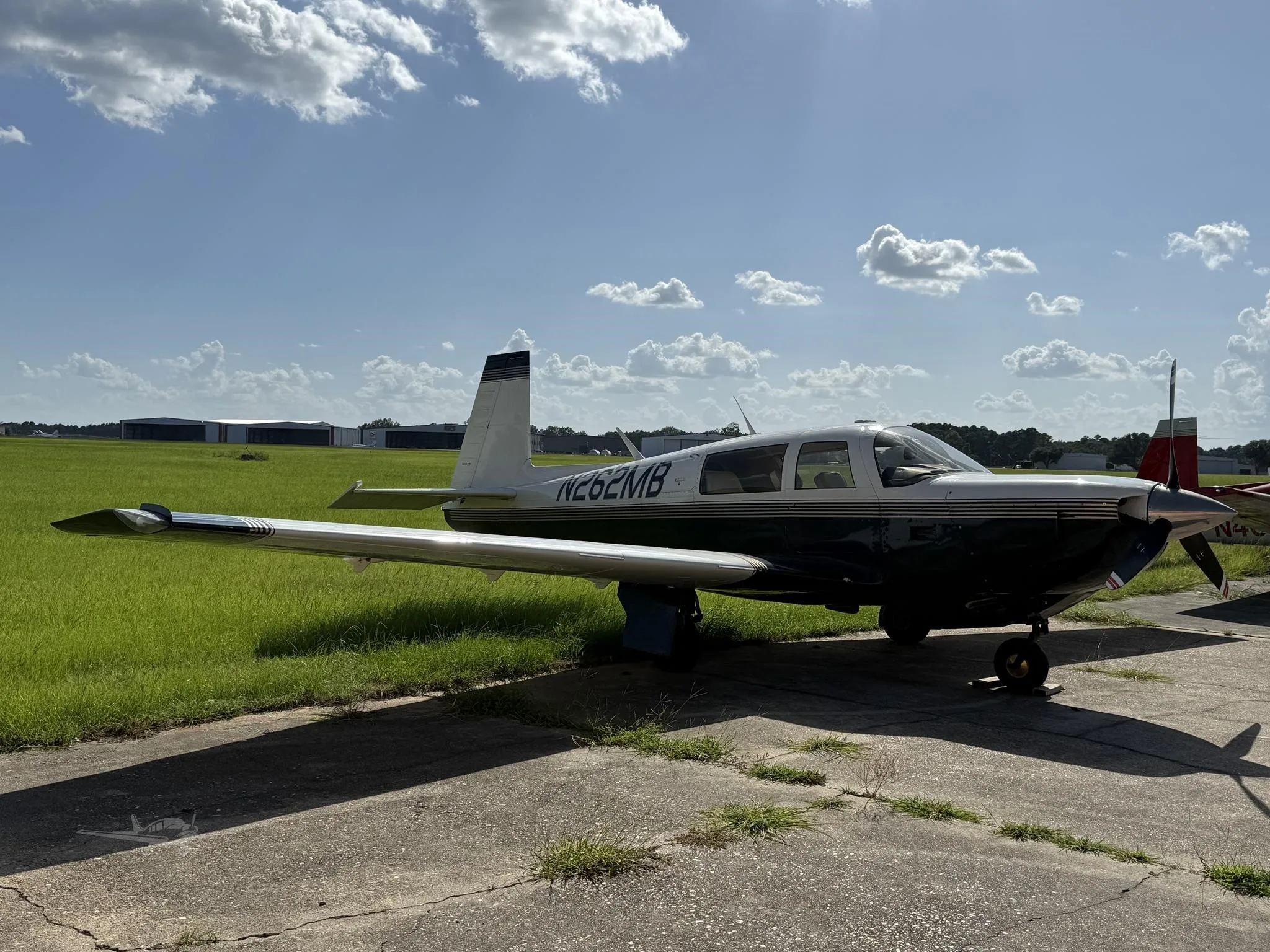 Exterior view of a 1982 MOONEY M20K 231SE, N262MB.