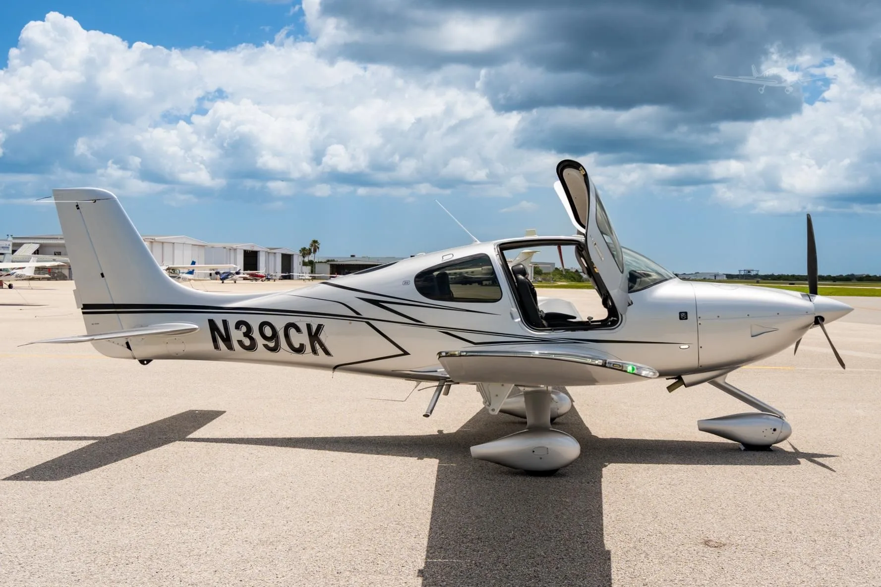 Exterior view of a 2024 CIRRUS SR20-G7, N39CK.