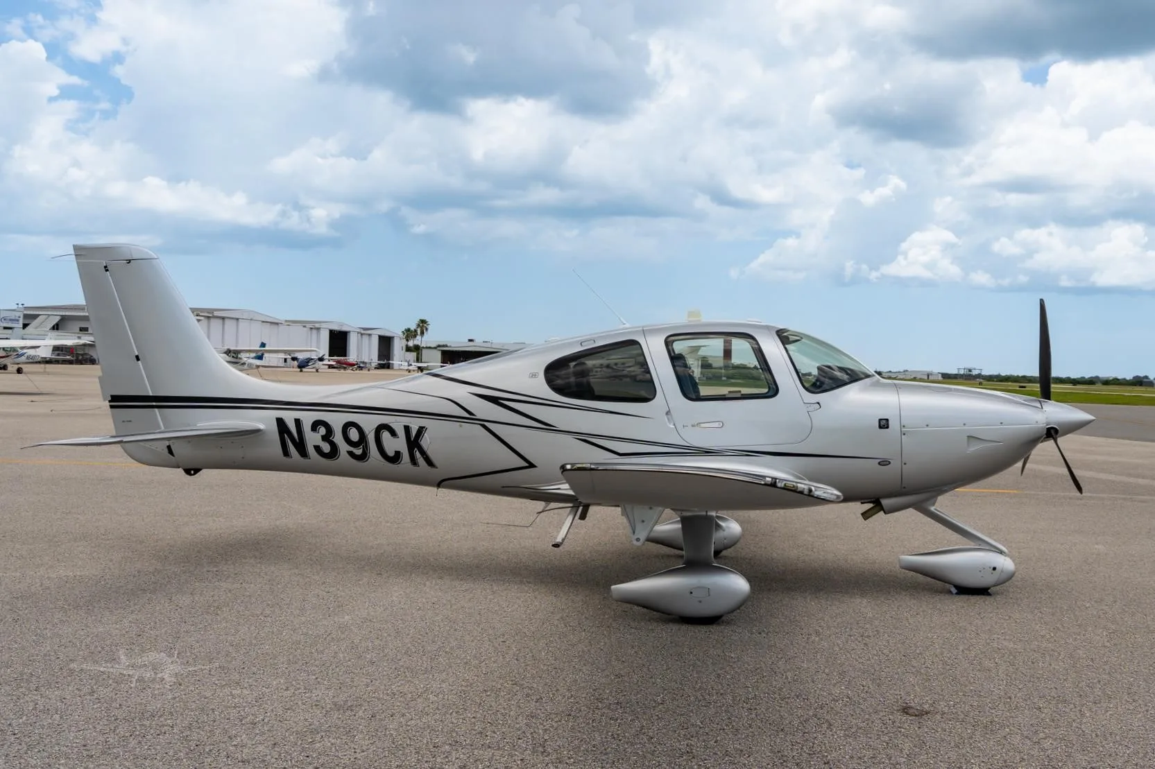 Exterior view of a 2024 CIRRUS SR20-G7, N39CK.