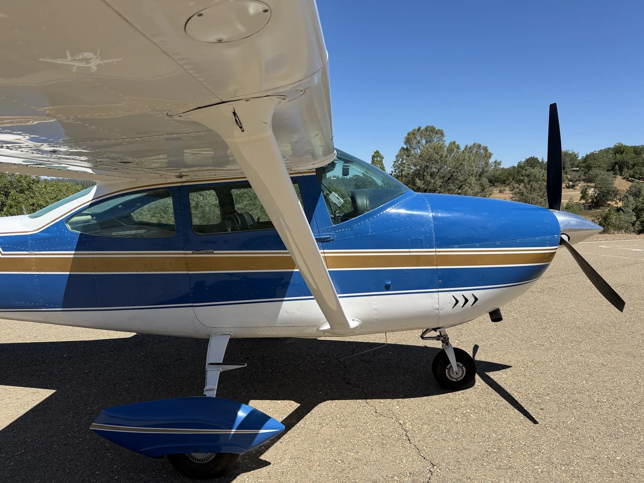 Exterior view of a 1969 CESSNA 182 SKYLANE, N965S.