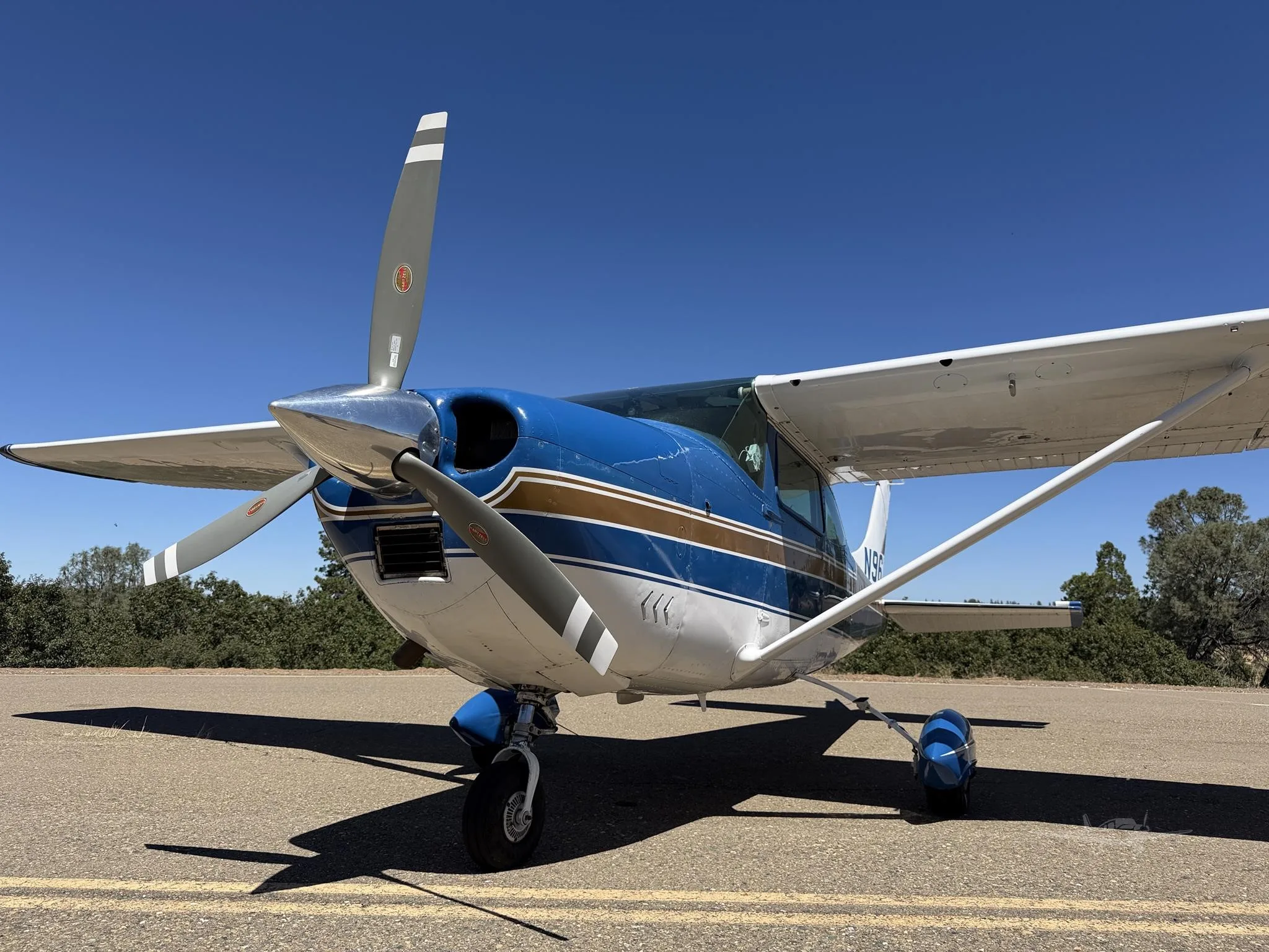 Exterior view of a 1969 CESSNA 182 SKYLANE, N965S.