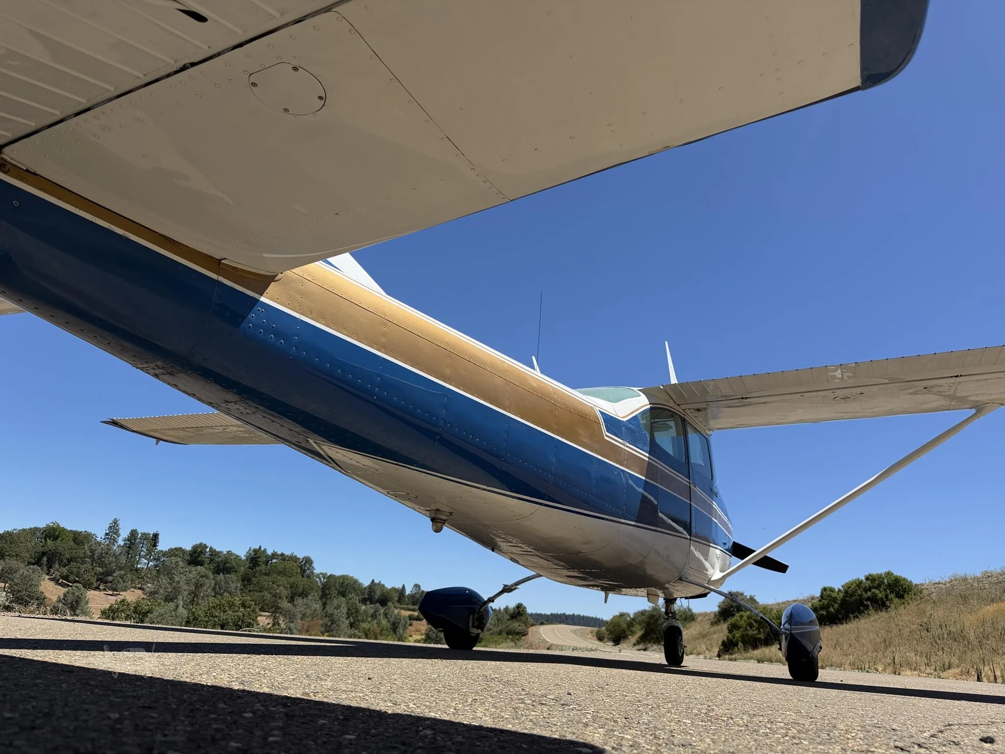Exterior view of a 1969 CESSNA 182 SKYLANE, N965S.