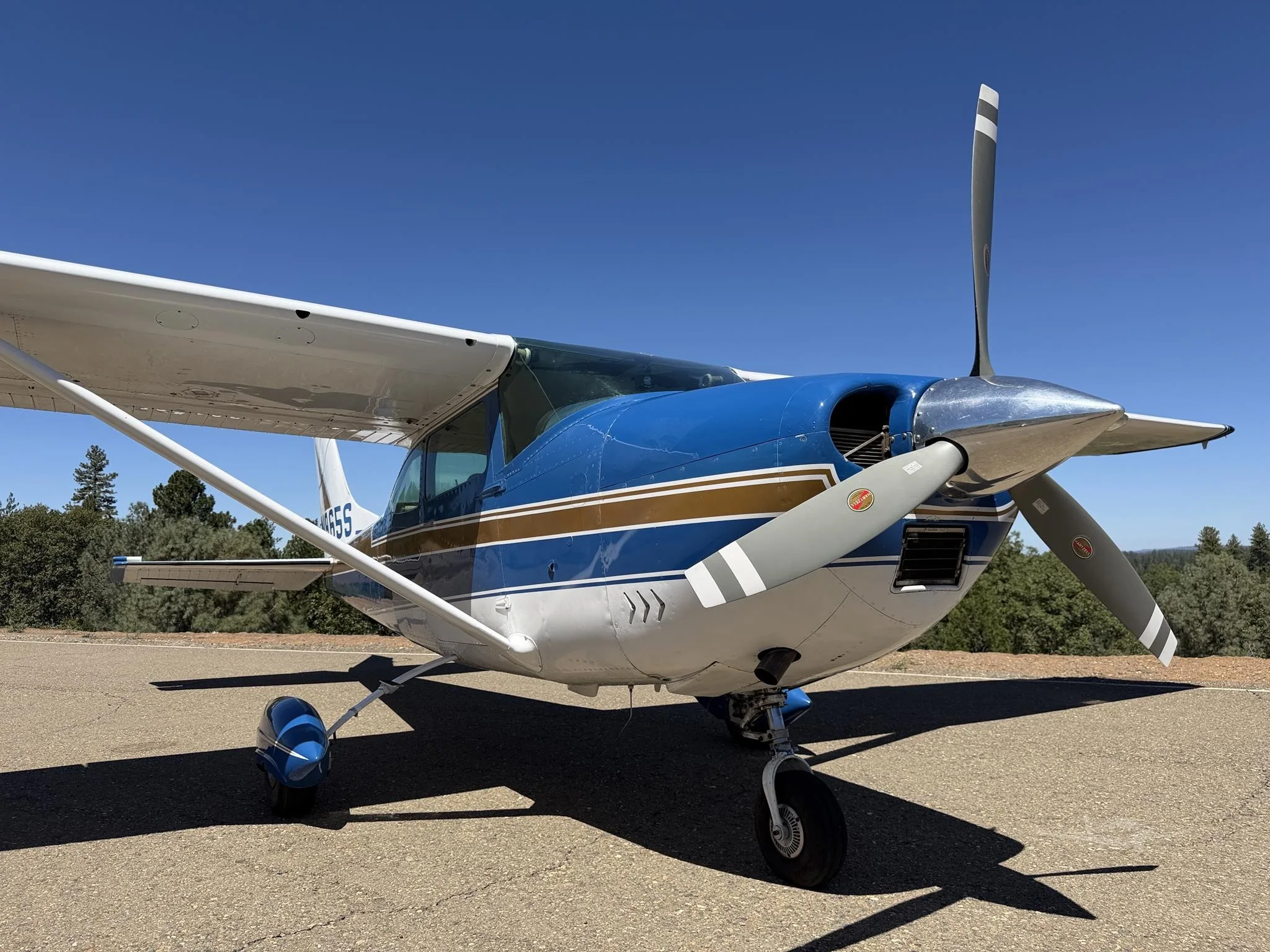 Exterior view of a 1969 CESSNA 182 SKYLANE, N965S.