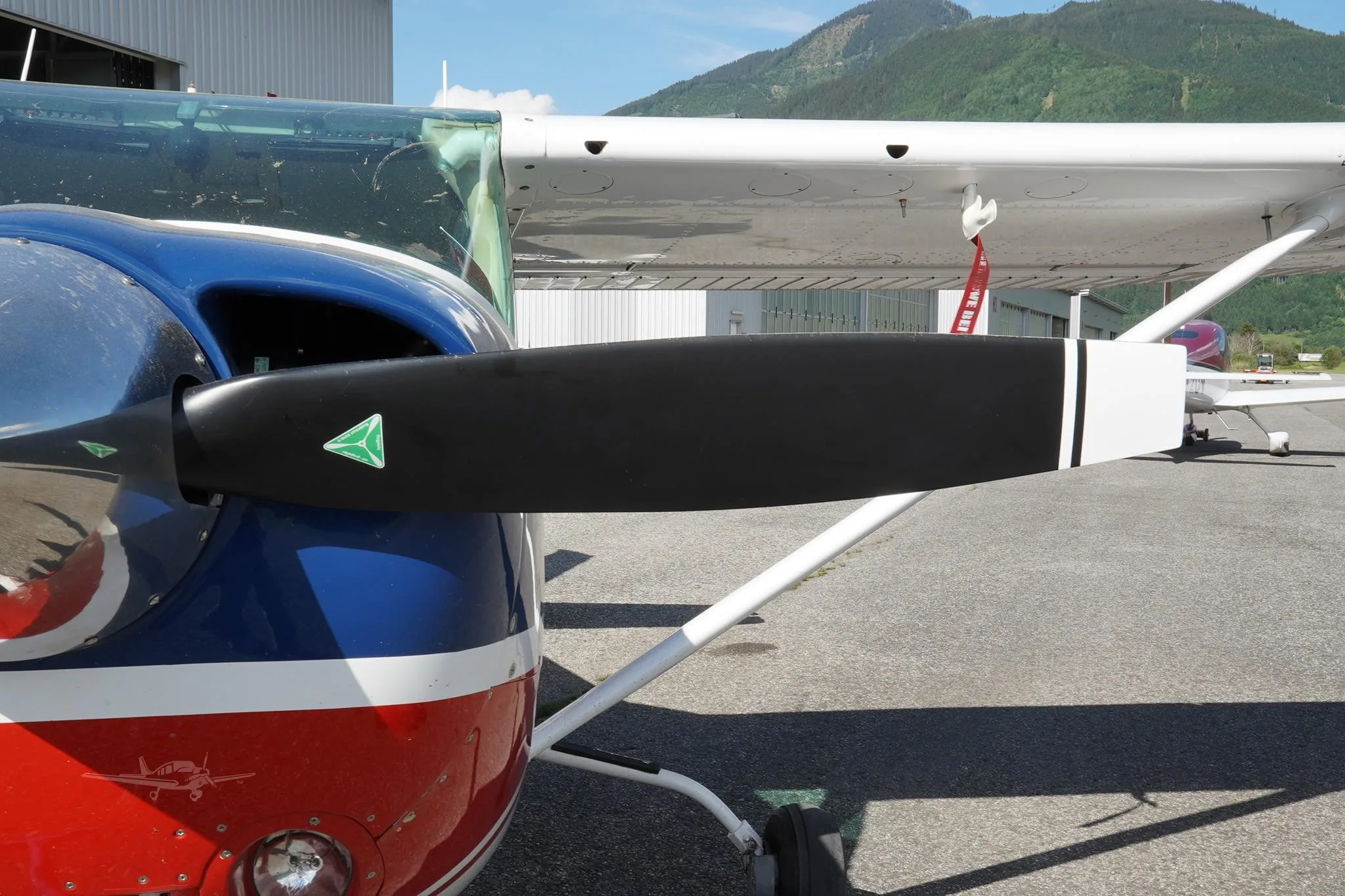 Exterior view of a 1980 CESSNA R182RG SKYLANE, D-EGTJ.