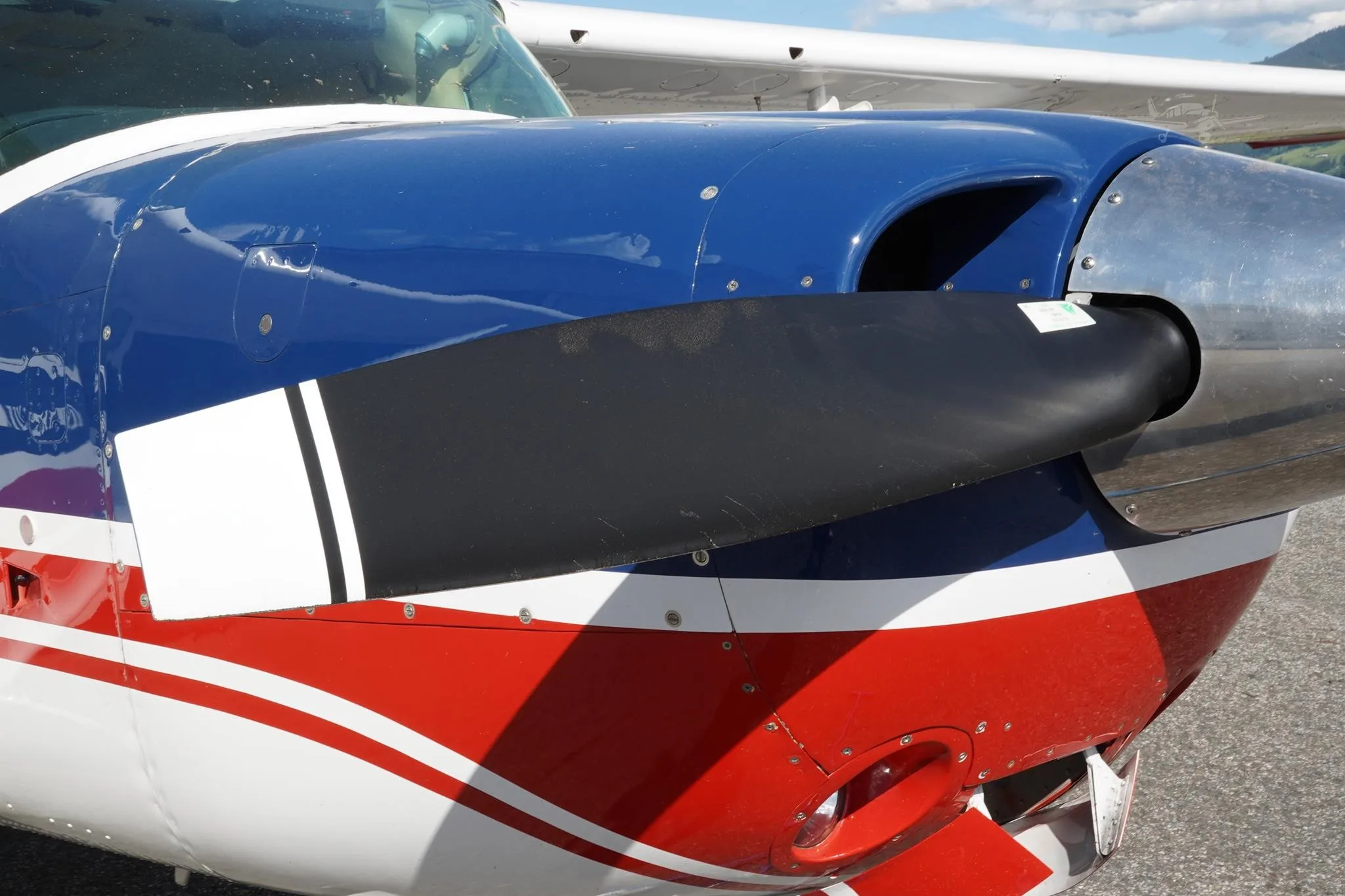 Engine detail of a 1980 CESSNA R182RG SKYLANE.