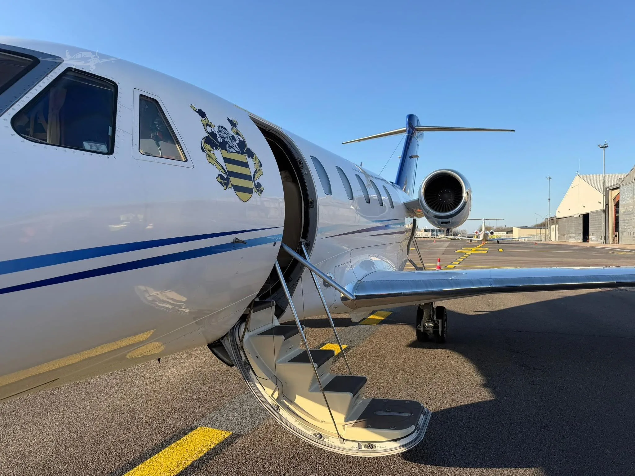 Exterior view of a 1999 CESSNA CITATION VII, 9H-GMG.