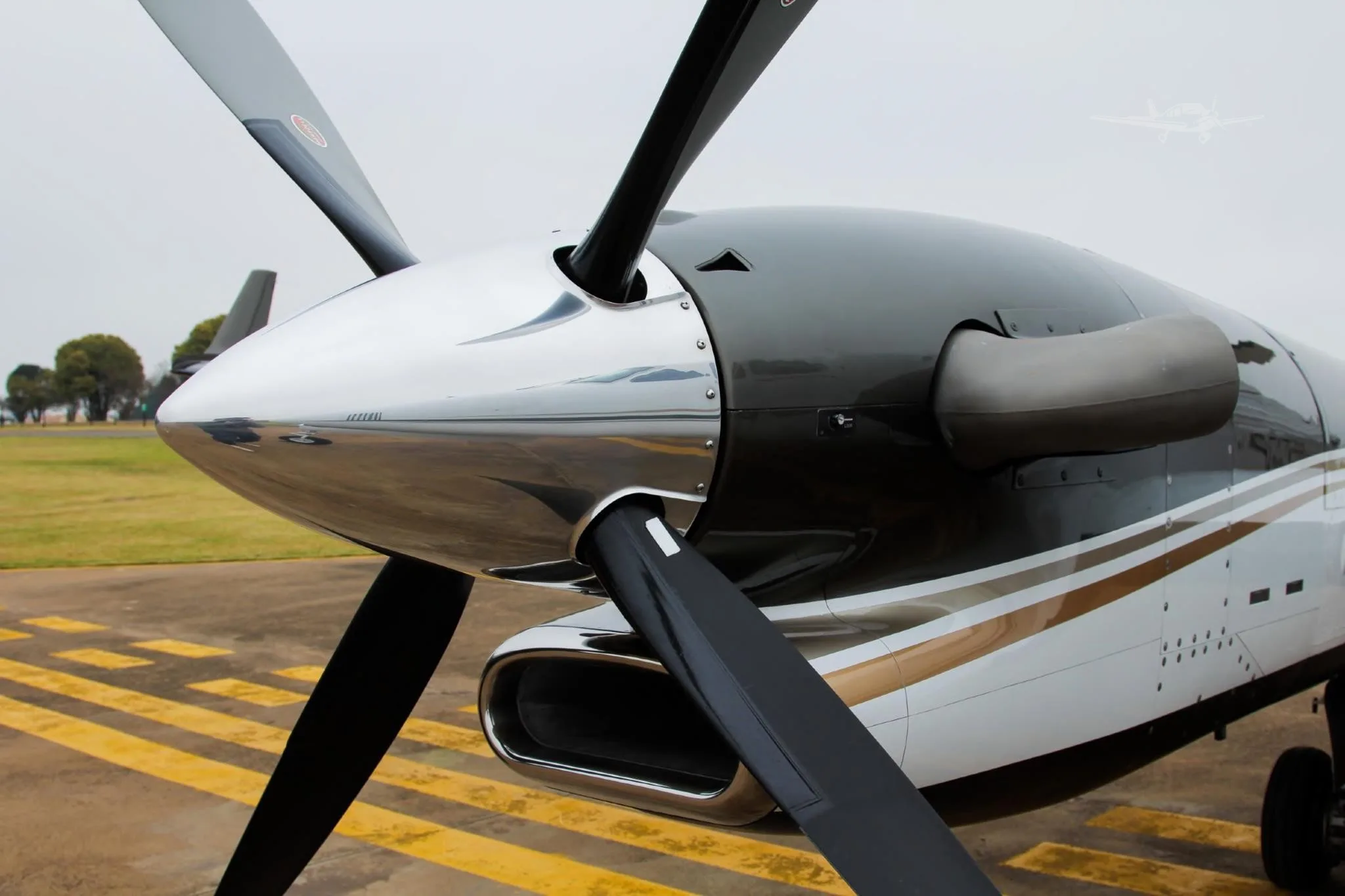 Exterior view of a 2020 BEECHCRAFT KING AIR 350I, ZS-TLP.