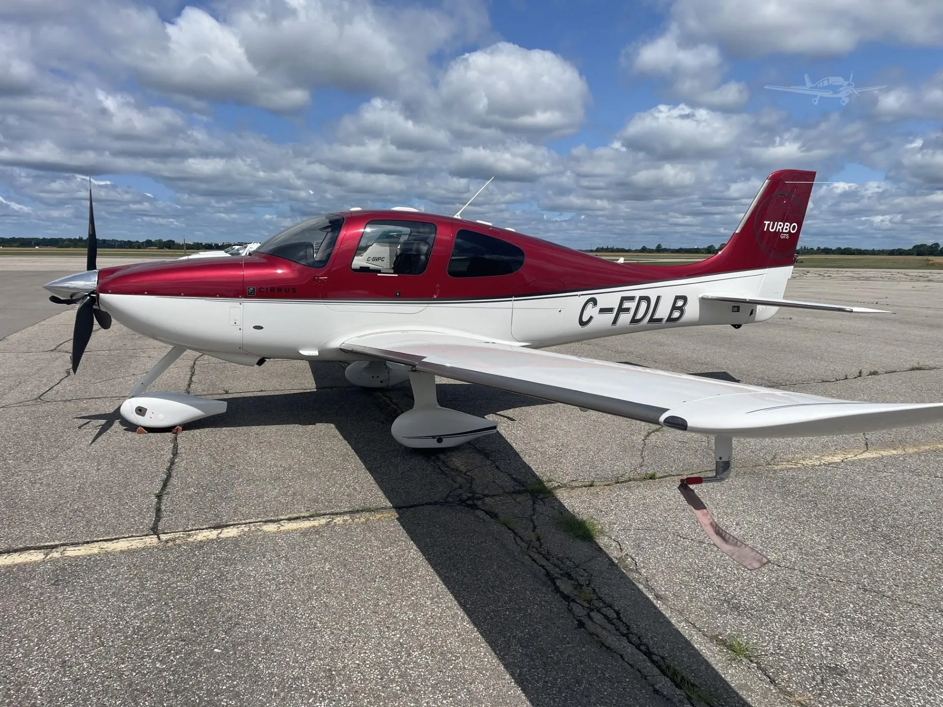 Exterior view of a 2009 CIRRUS SR22-G3 TURBO, C-FDLB.