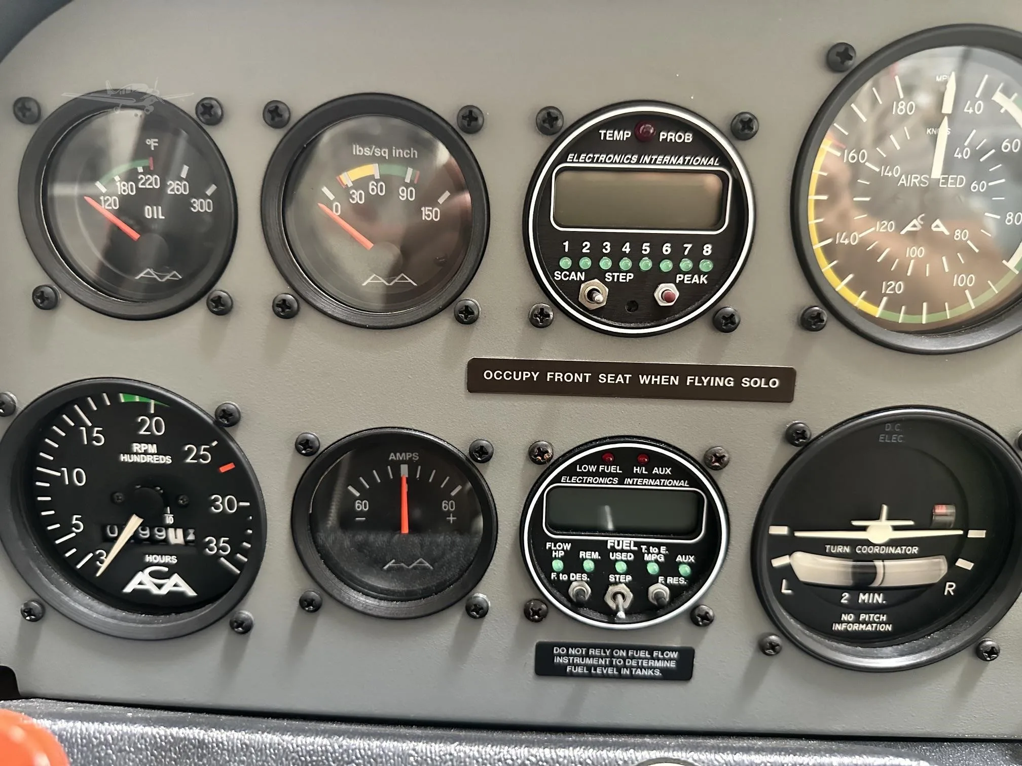 Avionics suite of a 2004 AMERICAN CHAMPION 7-GCBC.