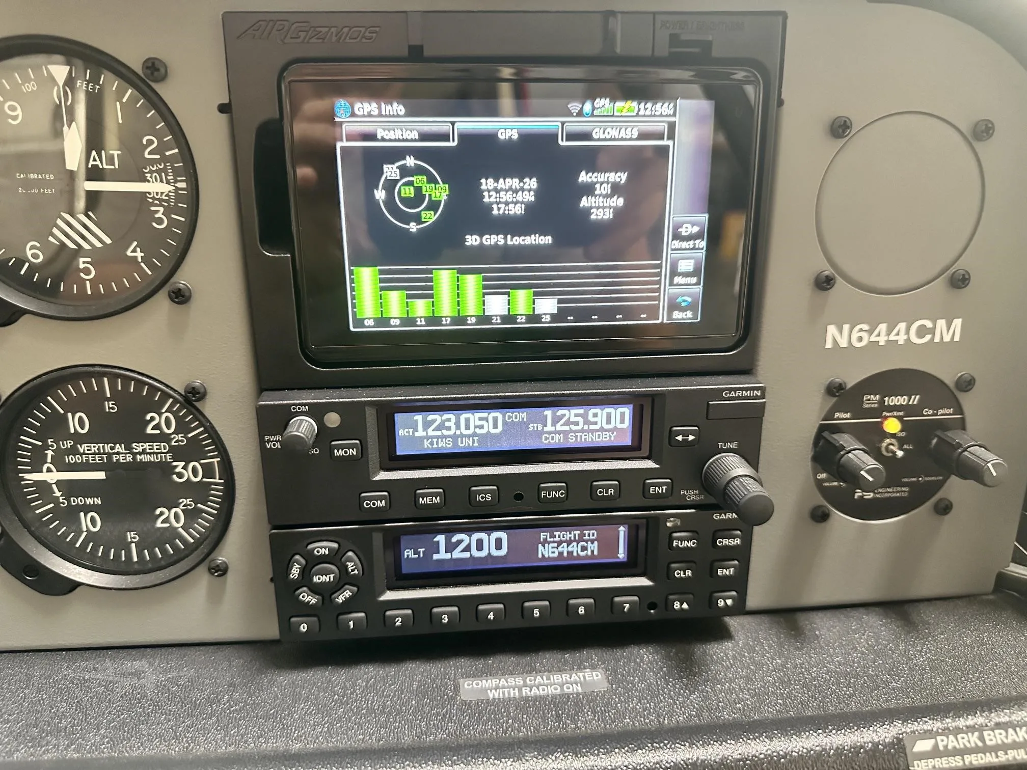 Avionics suite of a 2004 AMERICAN CHAMPION 7-GCBC.