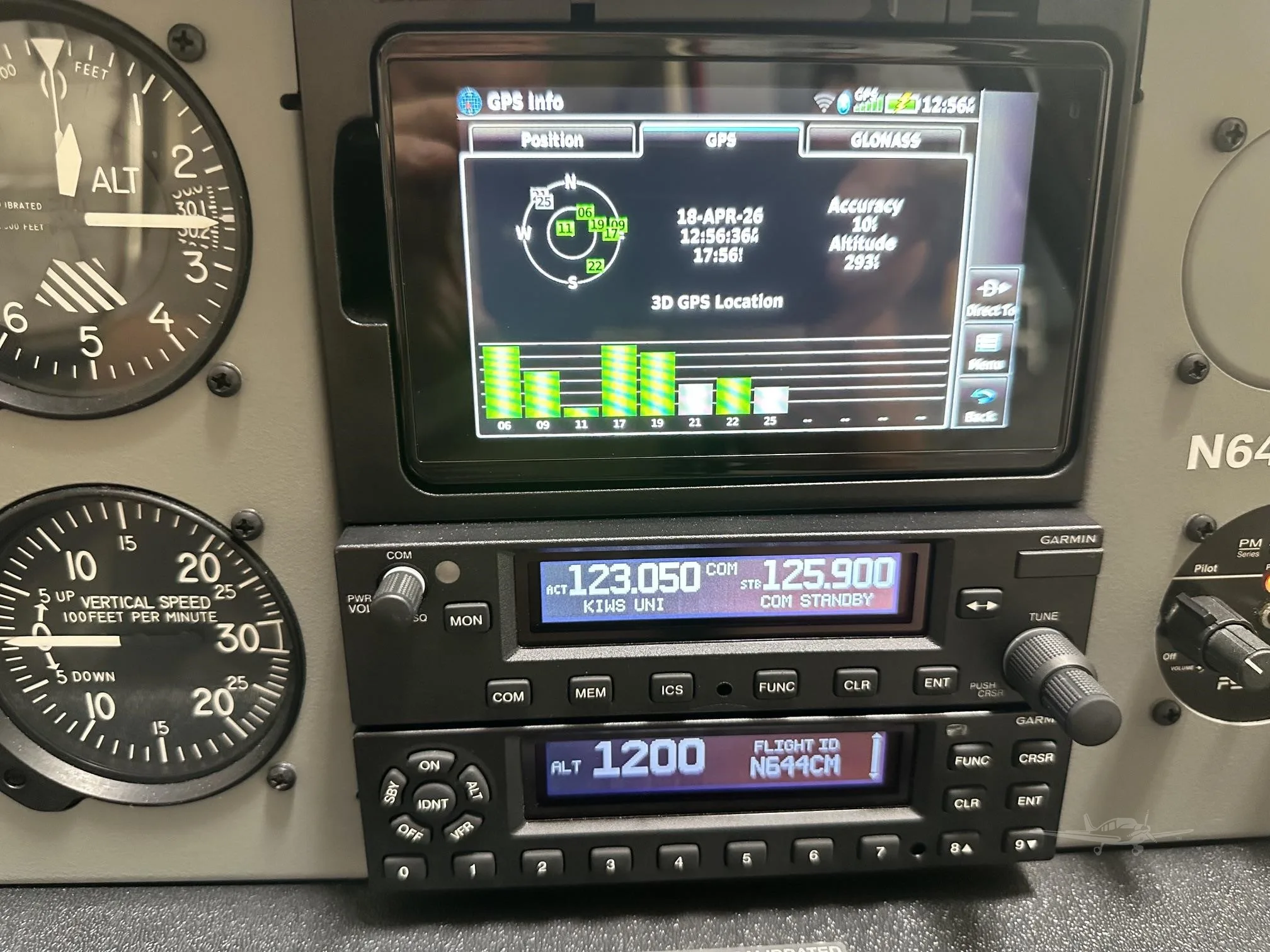 Avionics suite of a 2004 AMERICAN CHAMPION 7-GCBC.