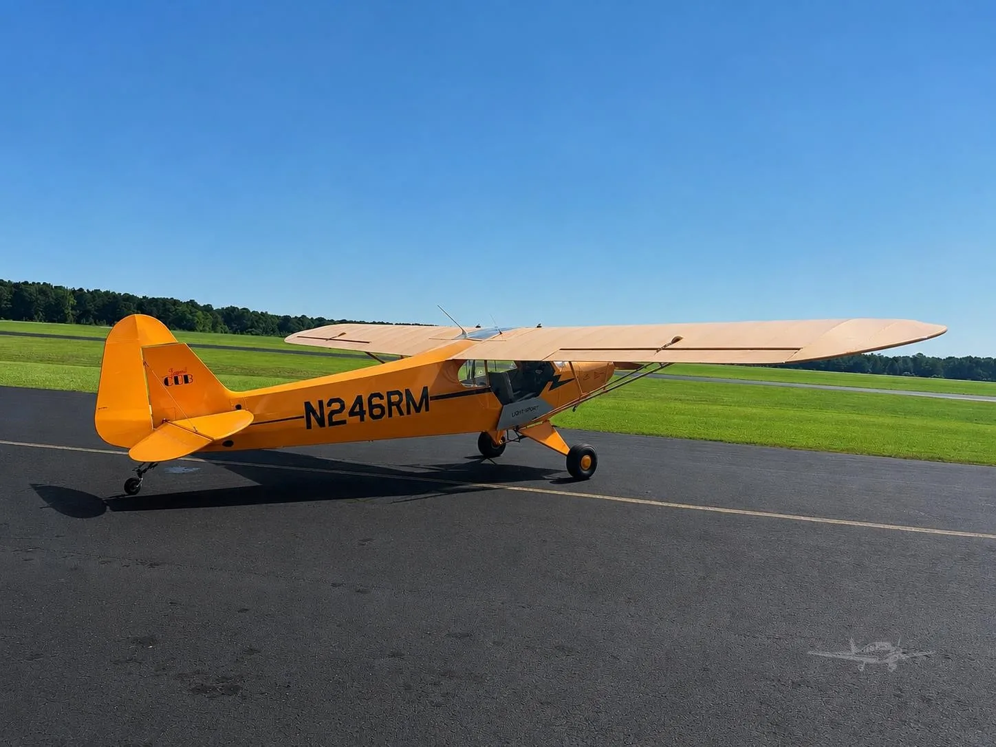 Exterior view of a 2007 AMERICAN LEGEND AL11J-120, N246RM.