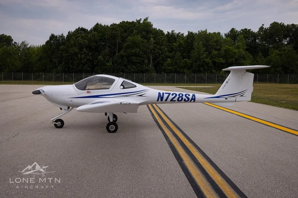 Exterior view of a 2025 DIAMOND DA20-C1, N728SA.