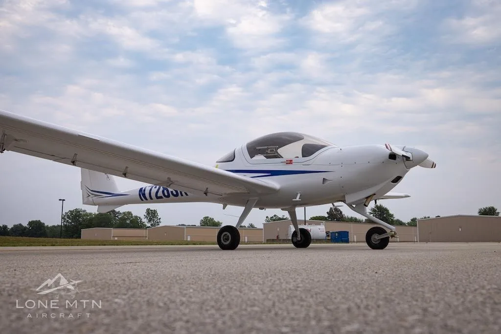 Marketing image of a 2025 DIAMOND DA20-C1.