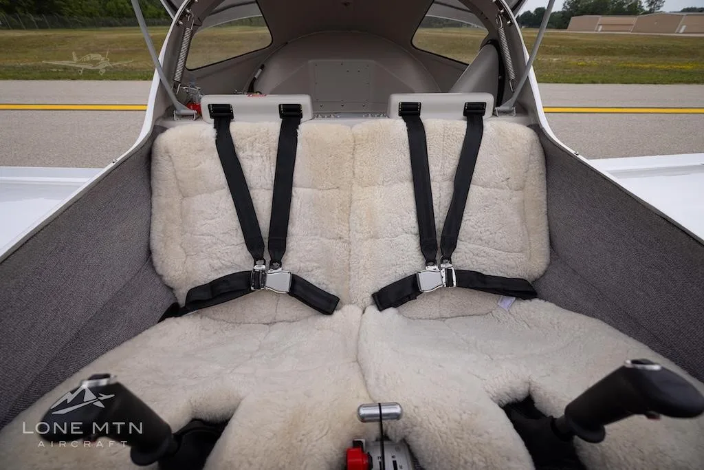 Cabin interior of a 2025 DIAMOND DA20-C1.