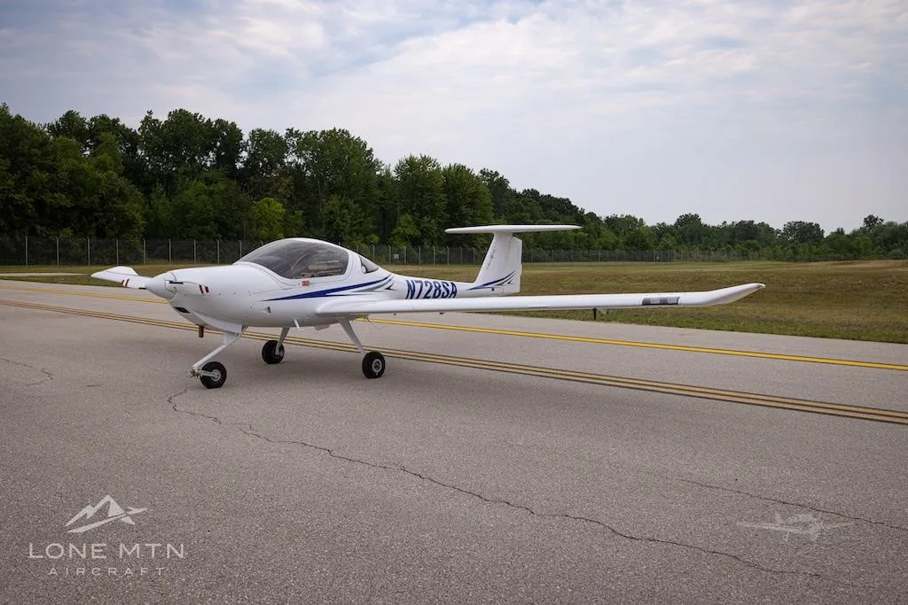 Marketing image of a 2025 DIAMOND DA20-C1.
