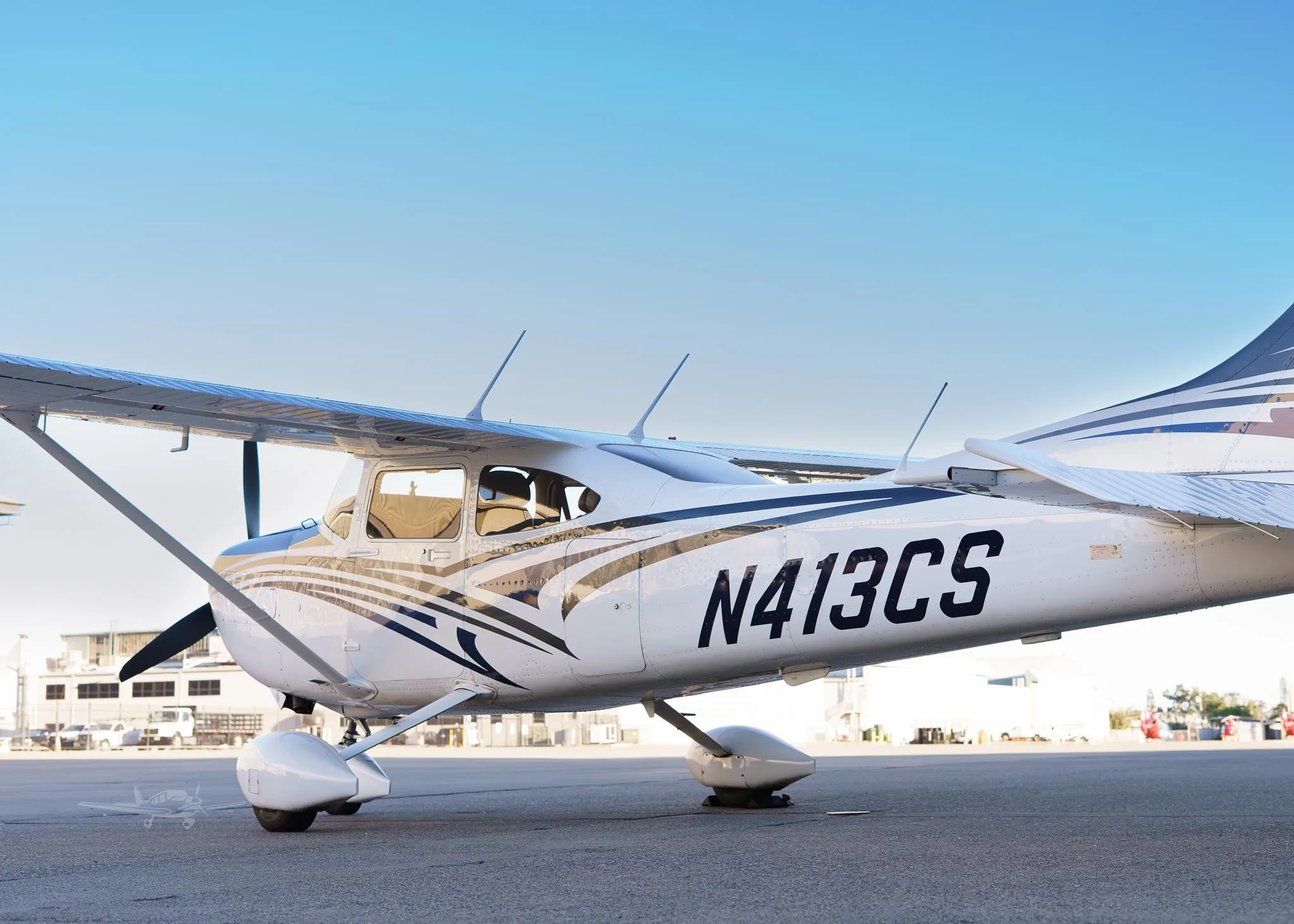 Exterior view of a 2016 CESSNA 182T SKYLANE, N413CS.