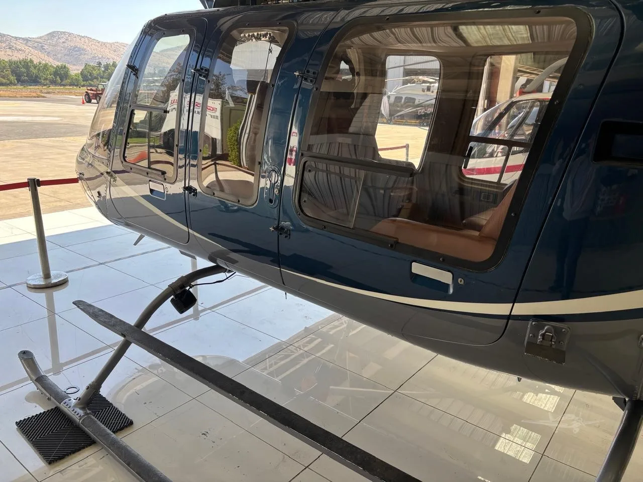 Exterior view of a 1997 BELL 407.