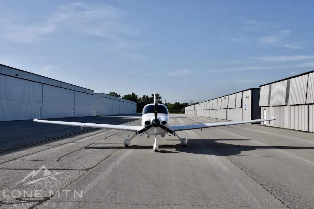 Exterior view of a 2019 CIRRUS SR20-G6, N325SL.
