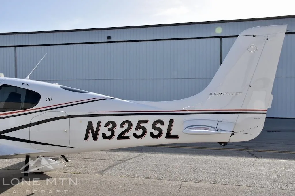 Exterior view of a 2019 CIRRUS SR20-G6, N325SL.