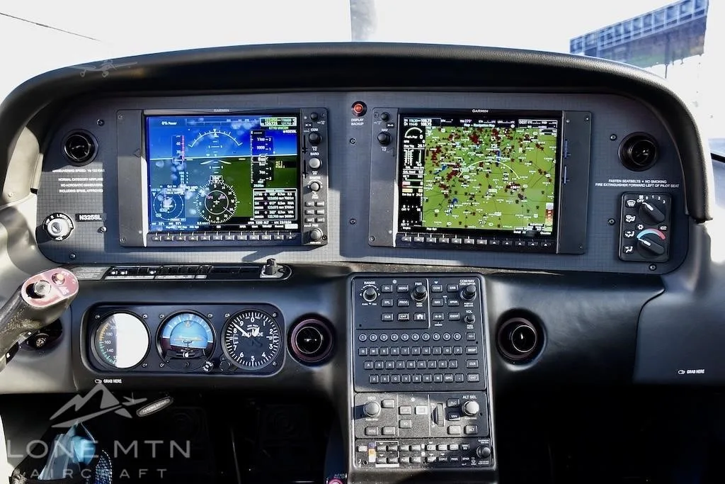 Avionics suite of a 2019 CIRRUS SR20-G6.