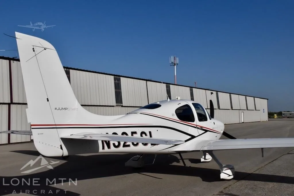 Exterior view of a 2019 CIRRUS SR20-G6, N325SL.