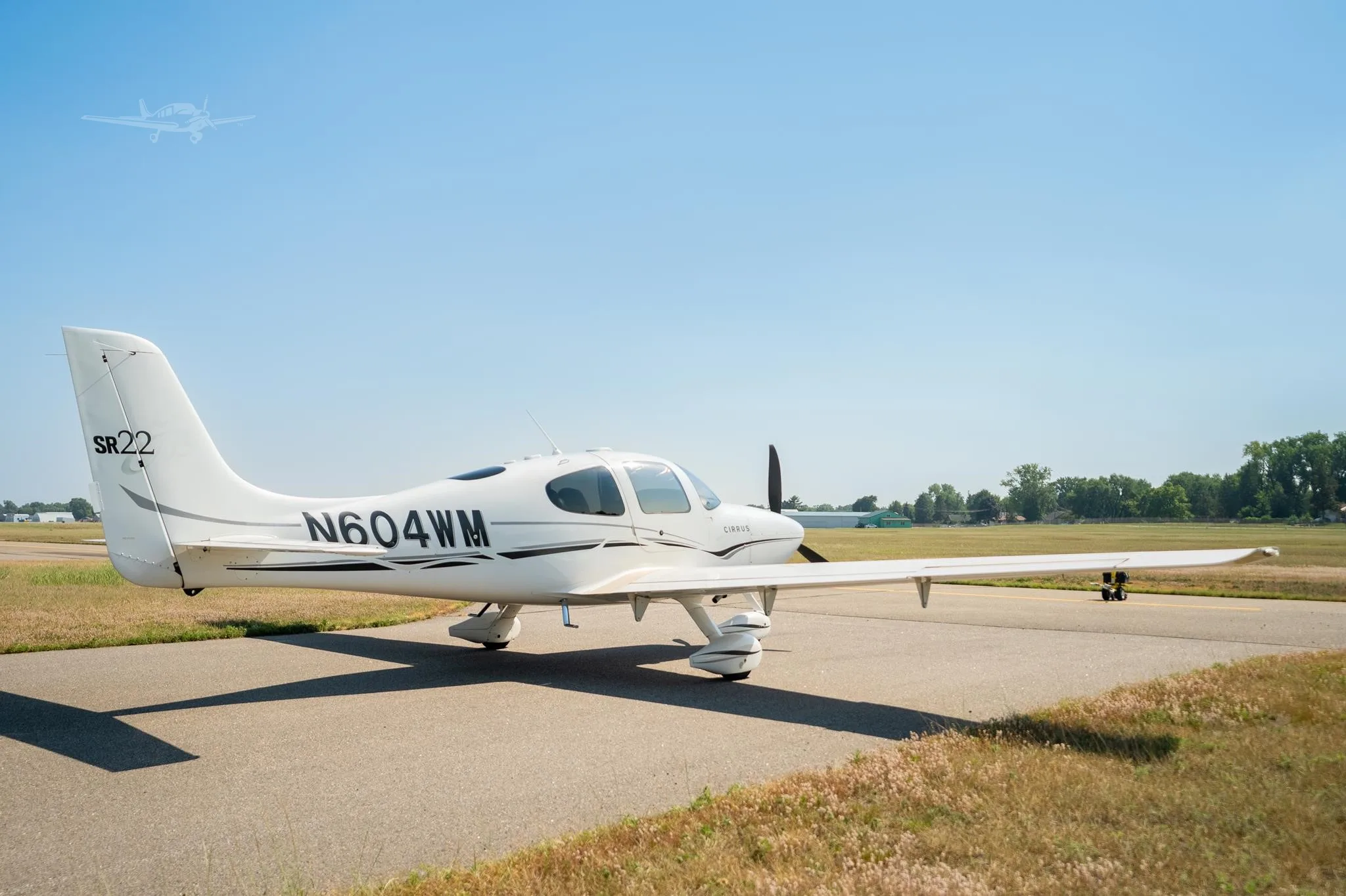 Exterior view of a 2005 CIRRUS SR22-G2, N604WM.