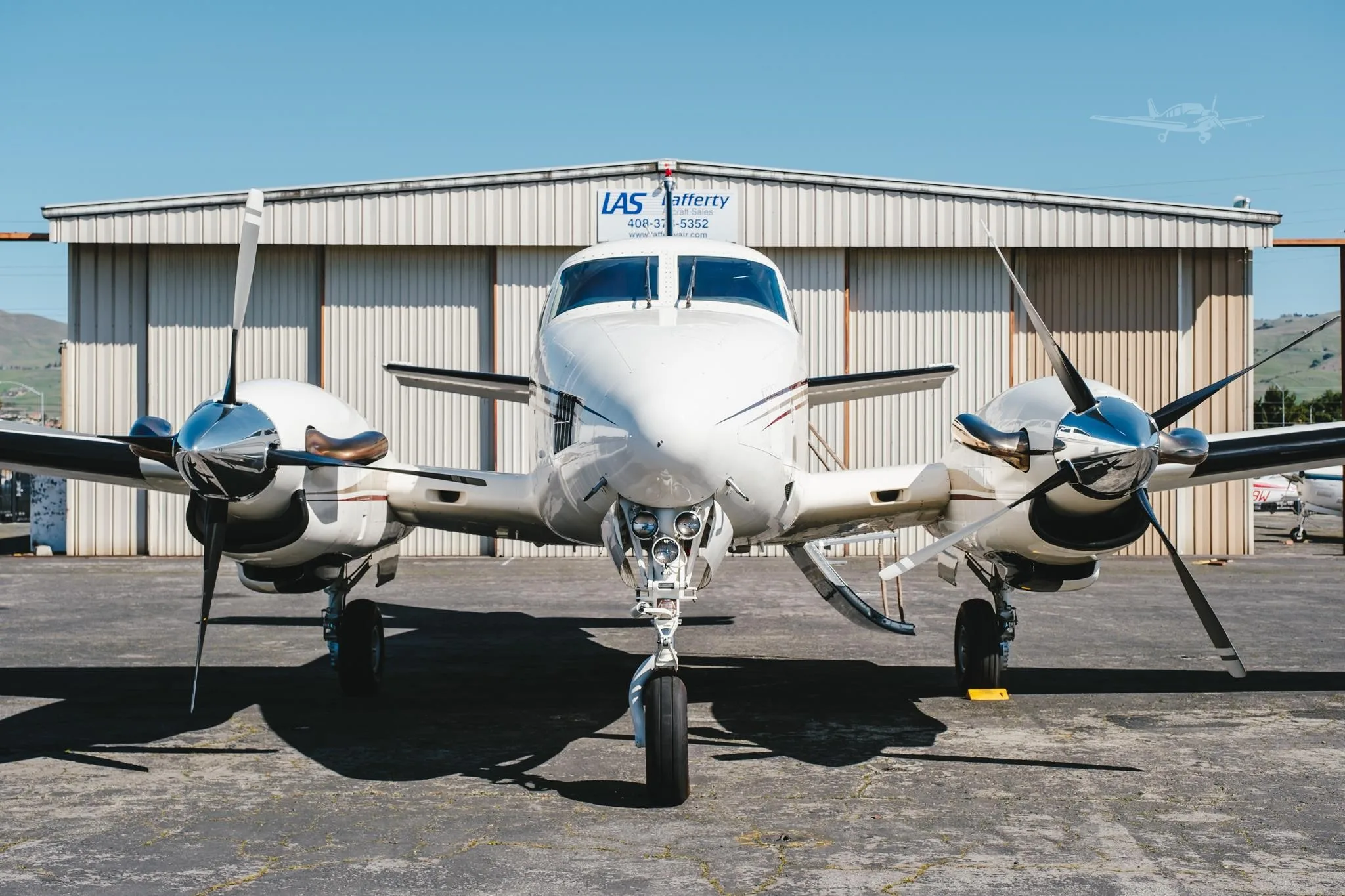 Exterior view of a 1982 BEECHCRAFT KING AIR C90, N6723Y.