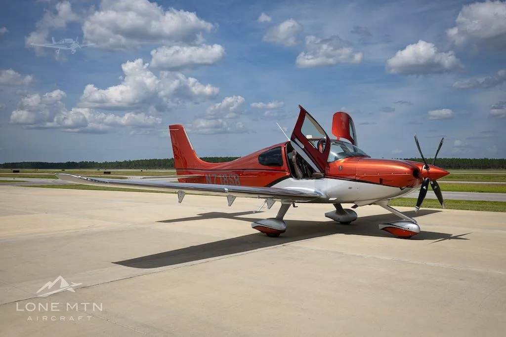Exterior view of a 2017 CIRRUS SR22-G6 TURBO, N718SB.