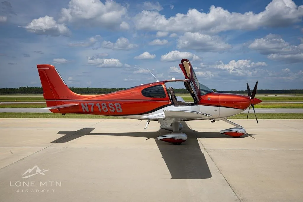 Exterior view of a 2017 CIRRUS SR22-G6 TURBO, N718SB.