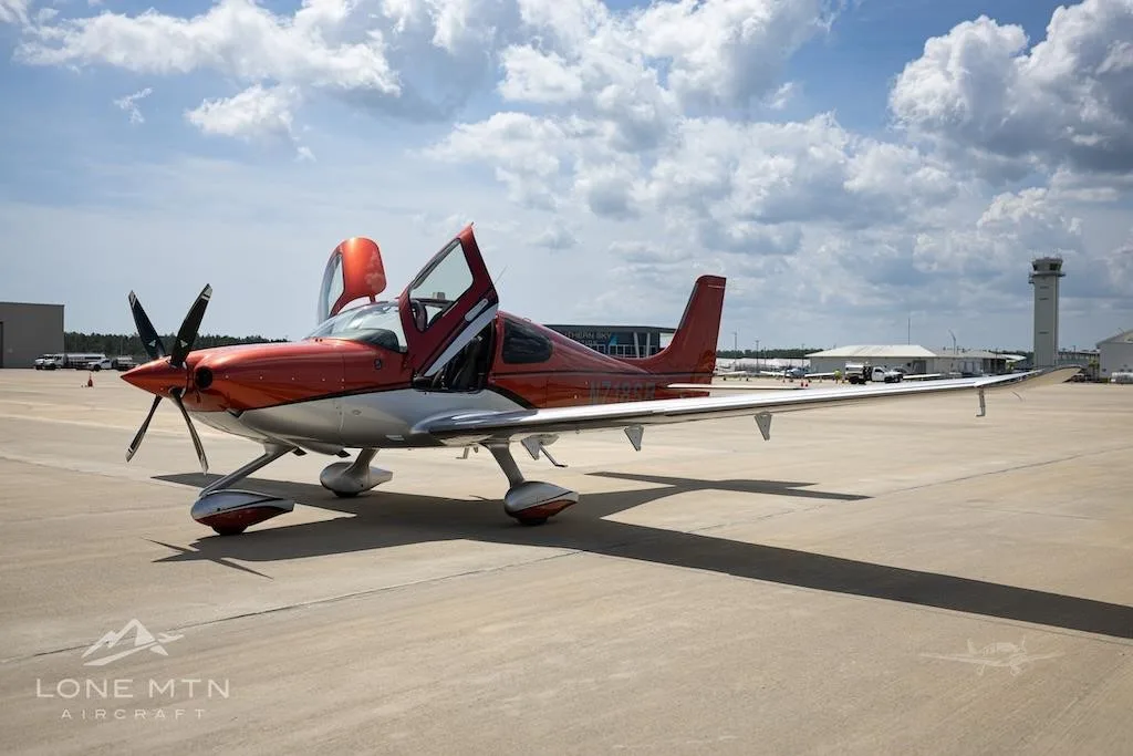 Exterior view of a 2017 CIRRUS SR22-G6 TURBO, N718SB.