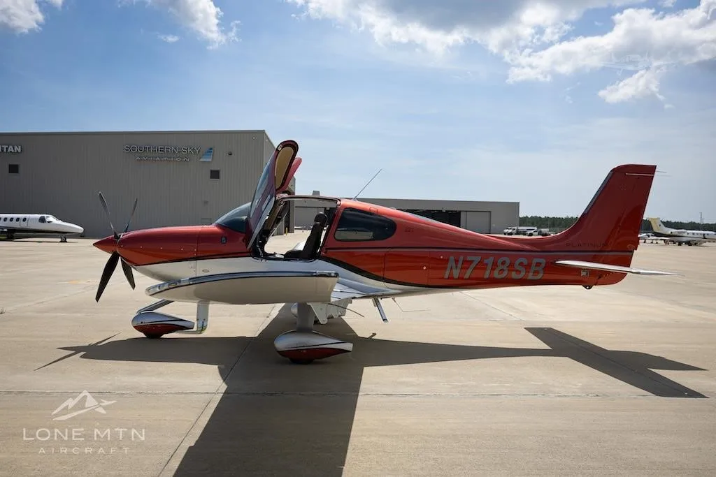 Exterior view of a 2017 CIRRUS SR22-G6 TURBO, N718SB.