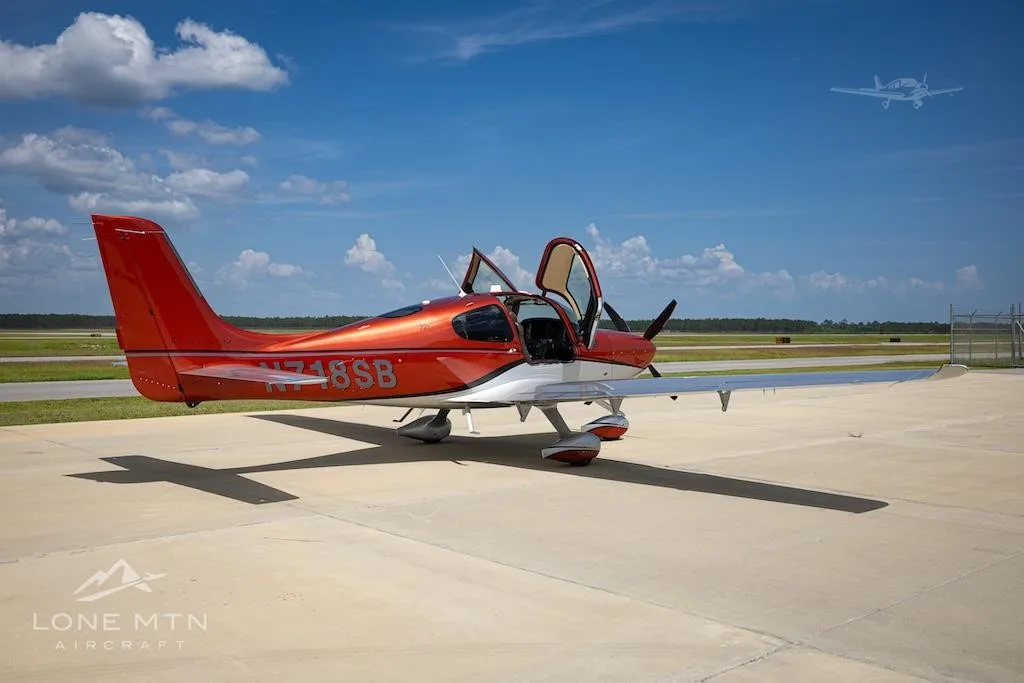 Exterior view of a 2017 CIRRUS SR22-G6 TURBO, N718SB.