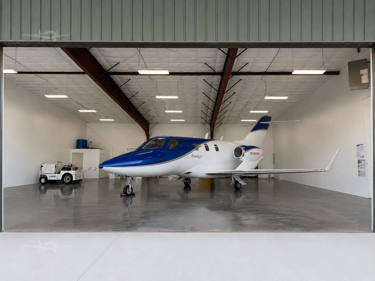 Exterior view of a 2024 HANGAR CUSTOM.