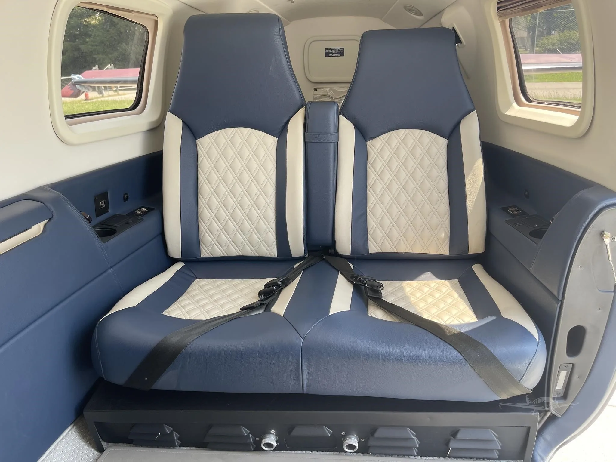 Cabin interior of a 1998 PIPER JETPROP.