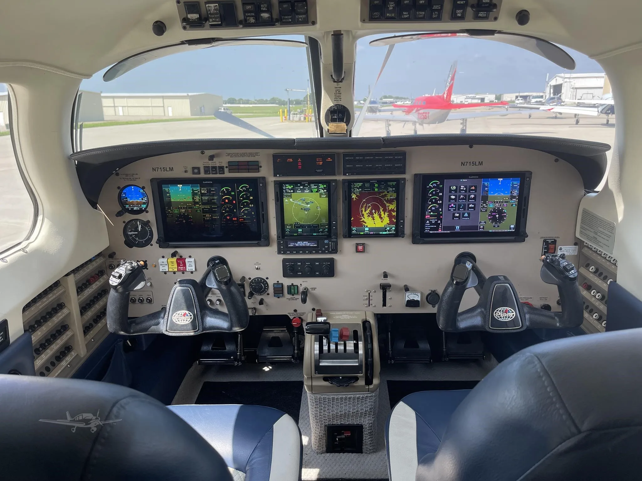 Avionics suite of a 1998 PIPER JETPROP.