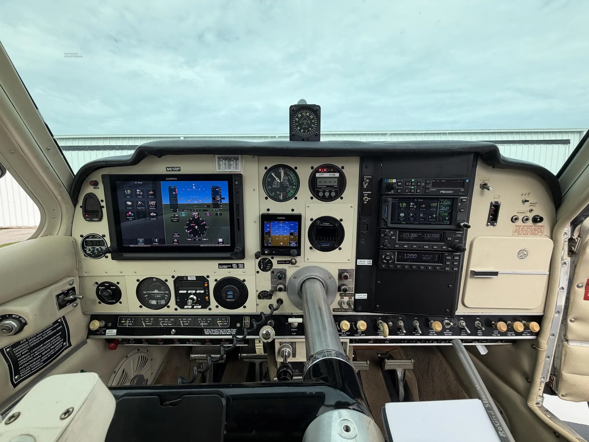 Cockpit and instrument panel of a 1962 BEECHCRAFT P35 BONANZA.